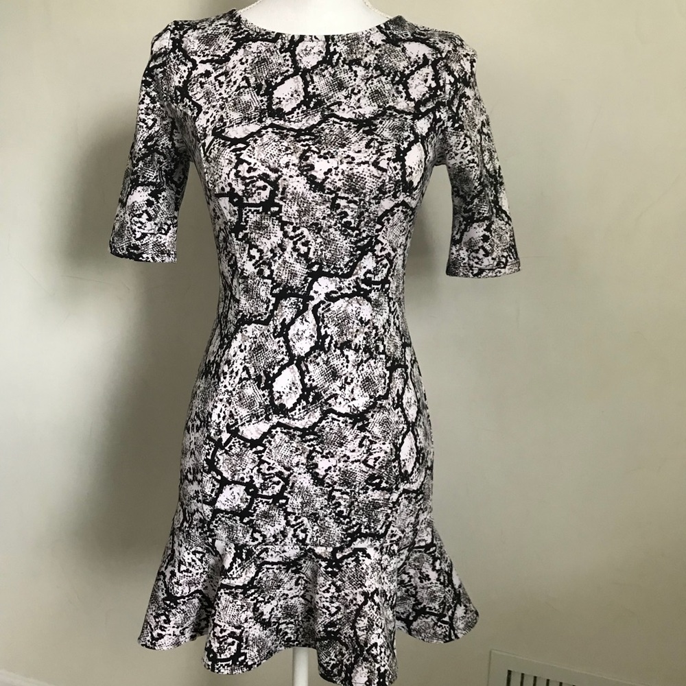 SALE ‼️ Express Dress - like new condition
